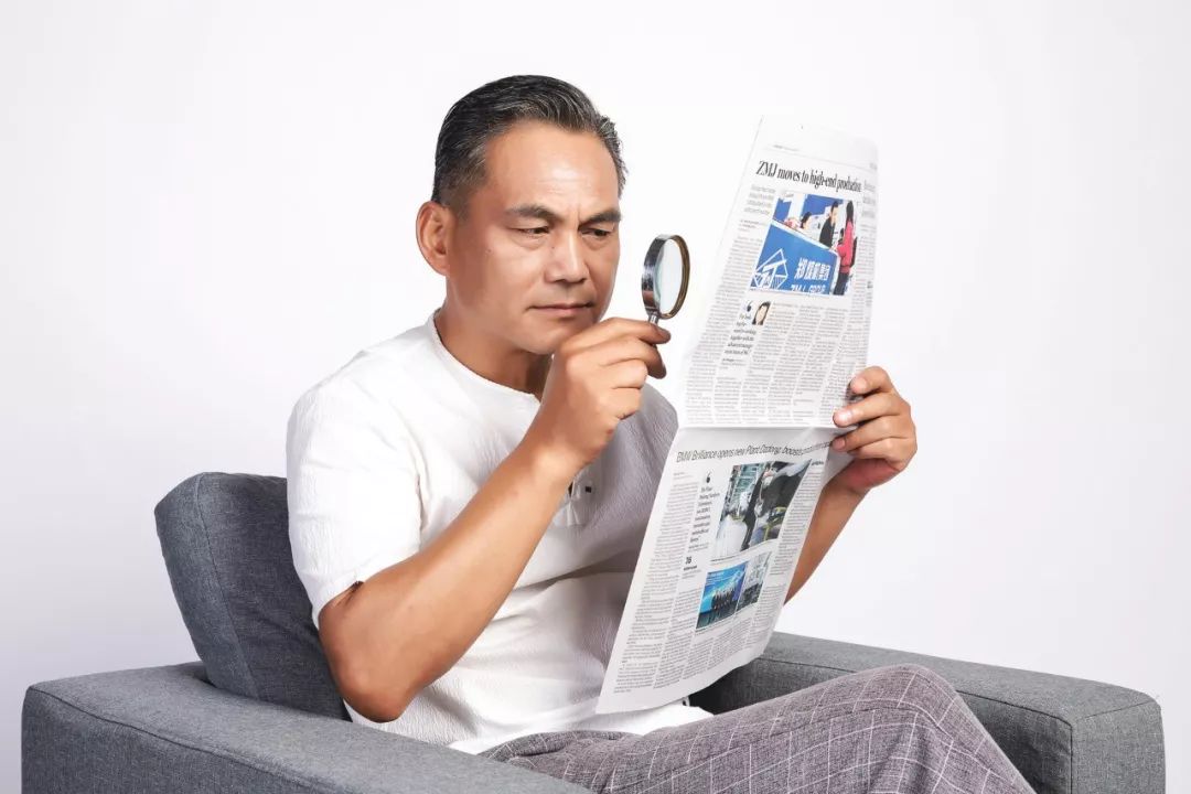 老花眼盯上80后！當(dāng)老花遇上中年危機(jī)，你還敢忽視嗎？